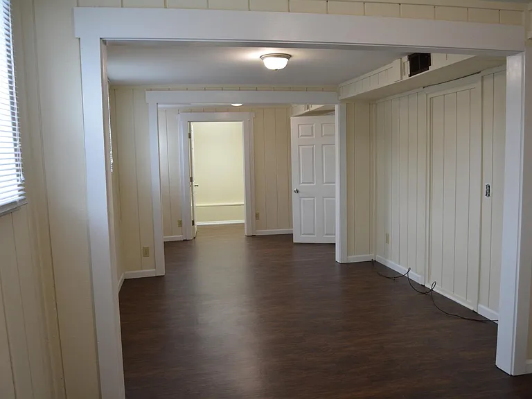 802 W White River Blvd — Photo 2