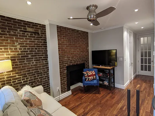 Rented by Avenues Real Estate | media 79