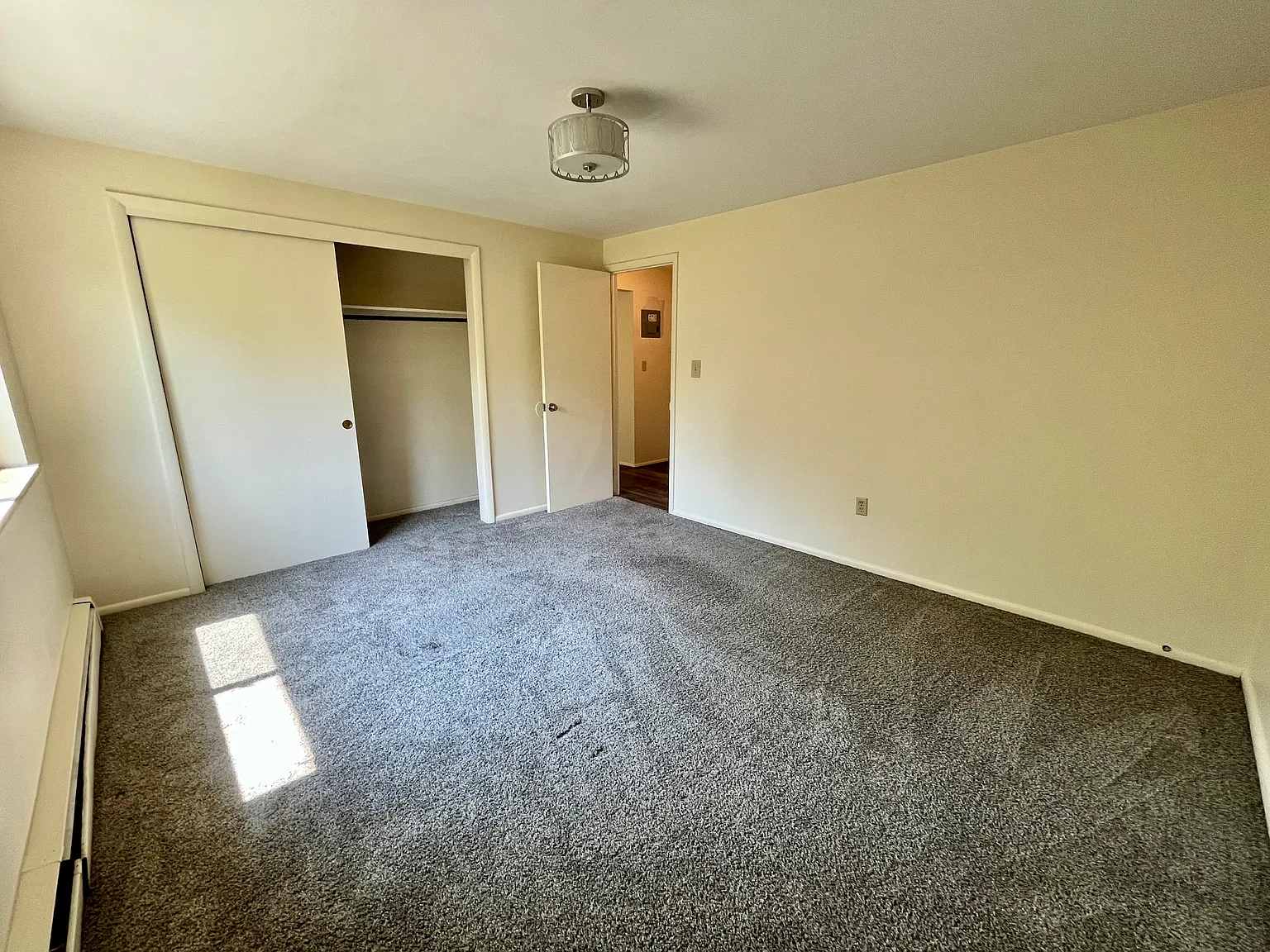 2 bed, 850 sqft, $1,625 — Photo 3