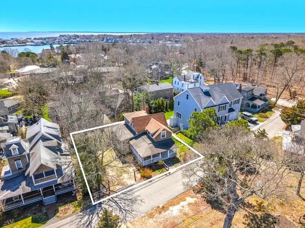 11 John Wesley Ave, Oak Bluffs, MA 02557