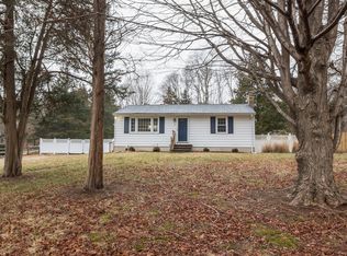 5 Pallenberg Dr, Clinton, CT 06413