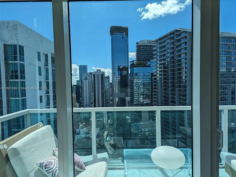 41 SE 5th St #2302 — Photo 8