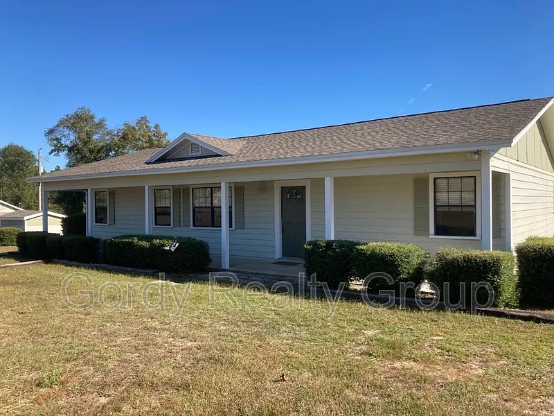 4 bed, 2.0 bath, 1988 sqft, $2,075 — Photo 1