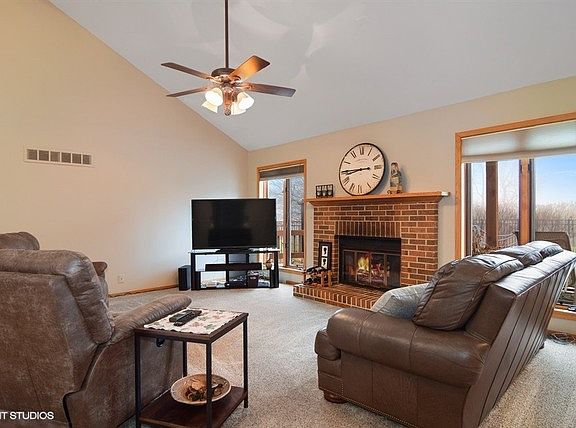 3rd image of 742 E Braintree Ln