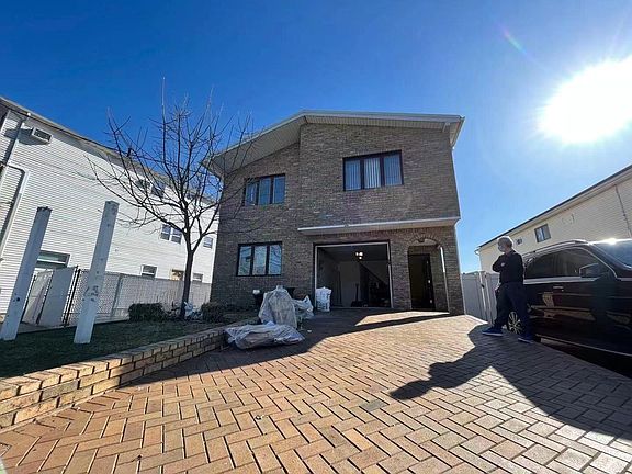 2nd image of 3088 Hylan Blvd