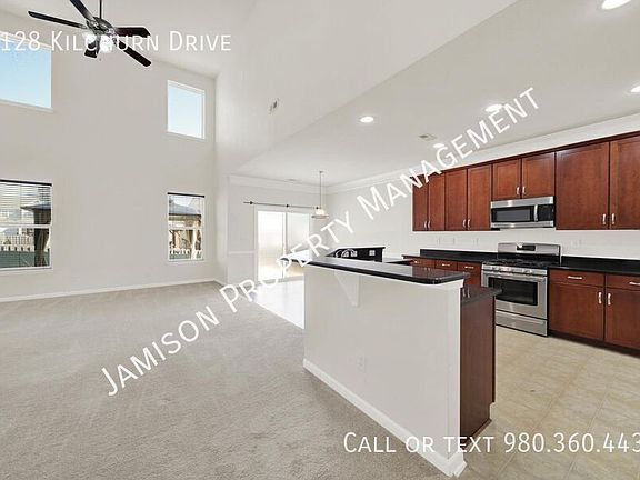 4th image of 6128 Kilchurn Dr