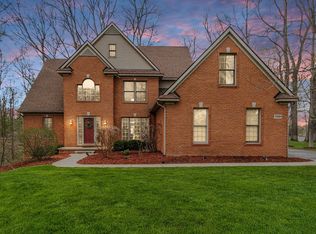 7991 Boulder Ridge Ct, Brighton, MI 48116