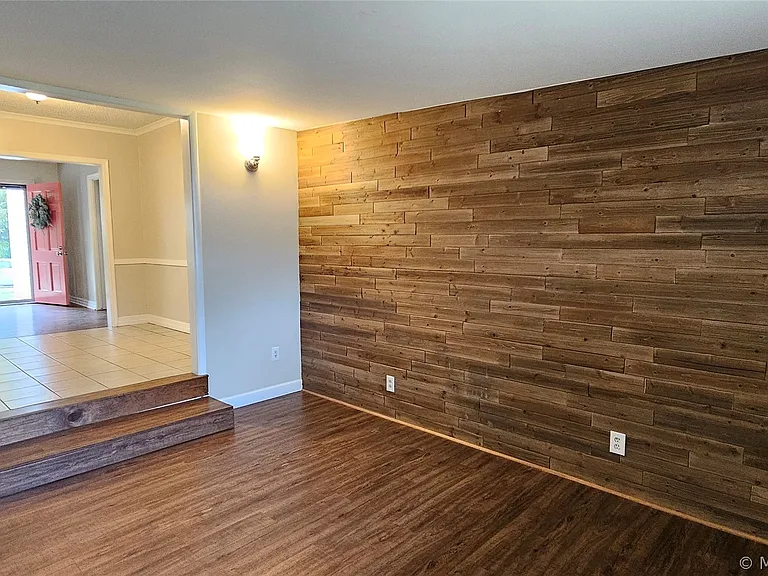 1430 S Erie Ave E — Photo 10