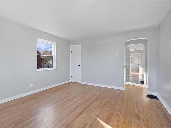 3rd image of 107 E North St #107