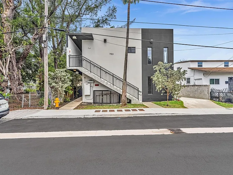 753 NW 30th St #3 — Photo 22
