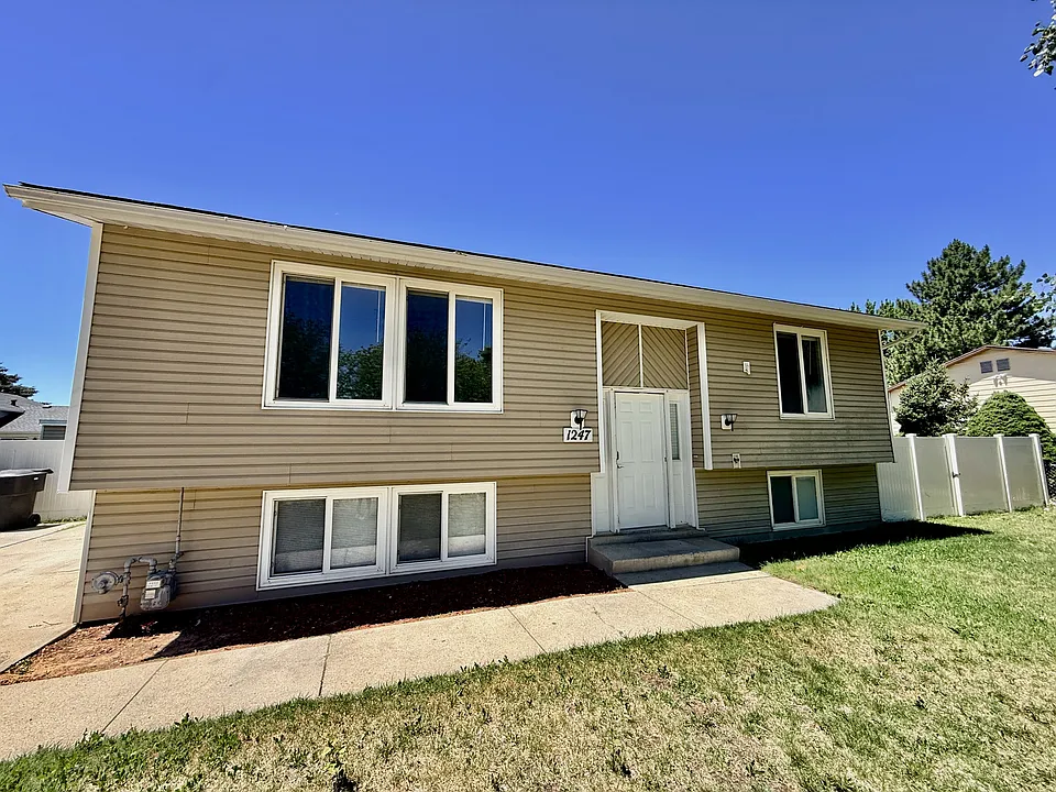 1247 N 700 W