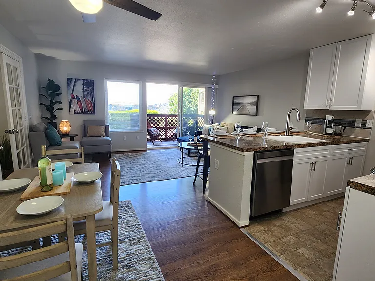 Hawaiian Apartments — Photo 8