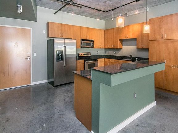 3rd image of 1212 E Whiting St Unit 304