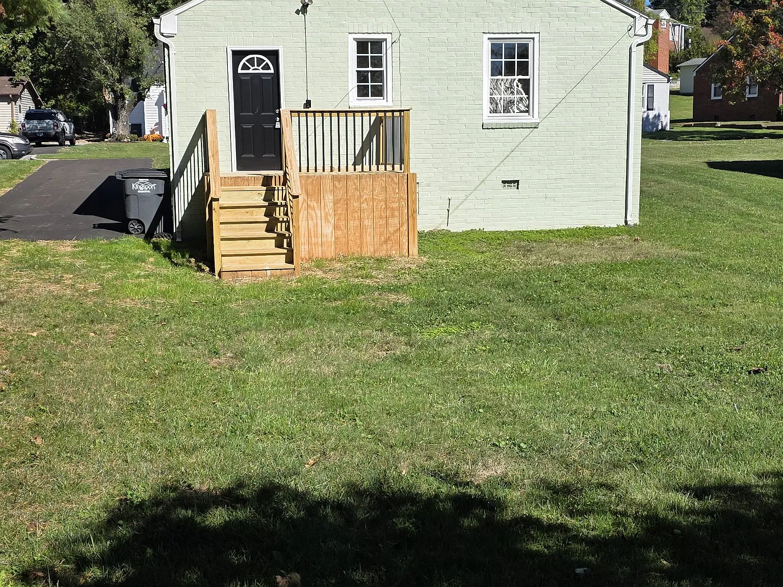 1433 Garden Dr — Photo 2