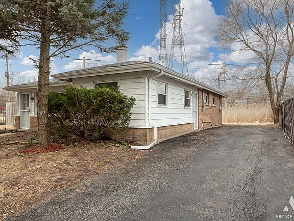 4th image of 1216 Balmoral Ave