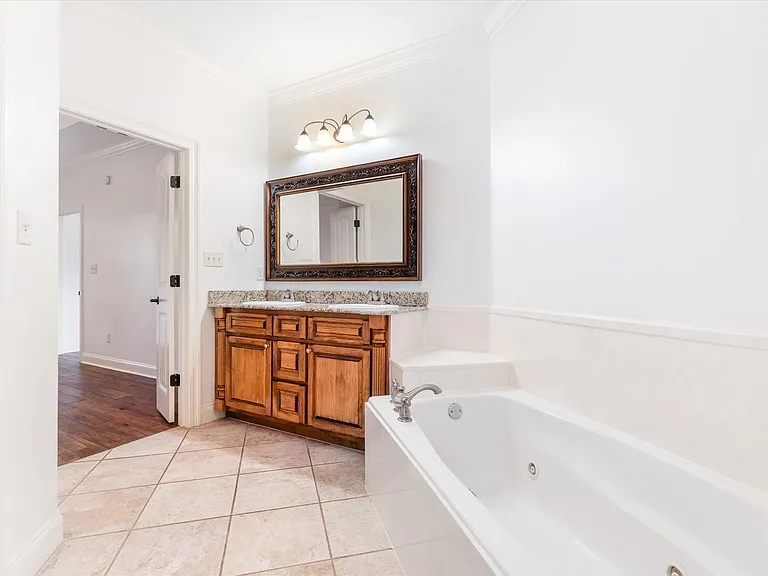 1060 Linlen Ave — Photo 13