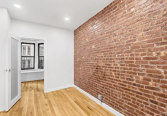 3rd image of 75 Pineapple St APT 2B