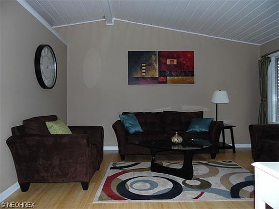 2nd image of 823 Hollywood Dr