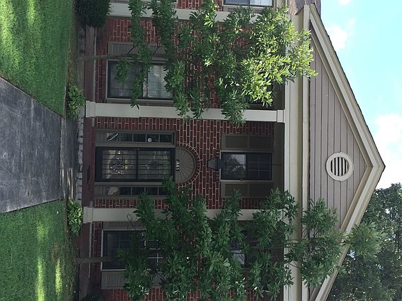 1885 Peabody Ave A wonderful place to live in beautiful Central Gardens Neighborhood