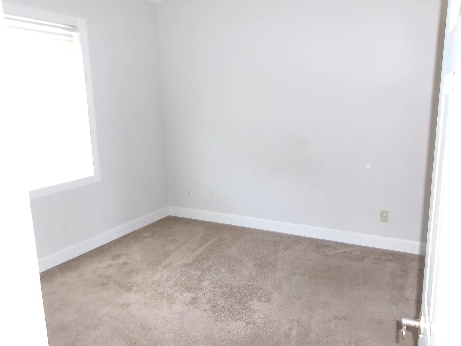 1 bed, 1.5 bath, 741 sqft, $1,100 — Photo 4