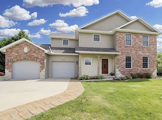 10416 W Lake Camelot Dr, Mapleton, IL 61547