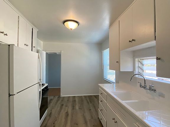 5th image of 1123 E 1st St APT 6