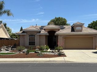 1069 N Burgan Ave, Clovis, CA 93611