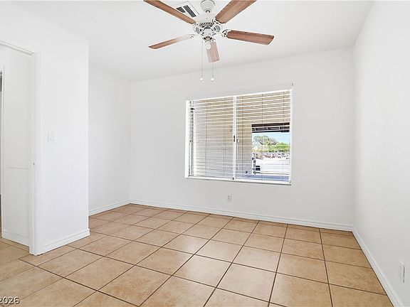 5th image of 4759 Woodlake Ave