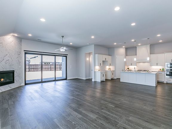 Open space concept - ideal for family time and entertaining.