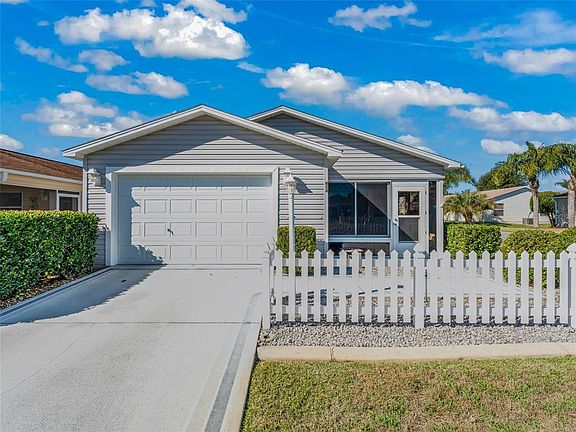 3rd image of 454 Ingleside Dr