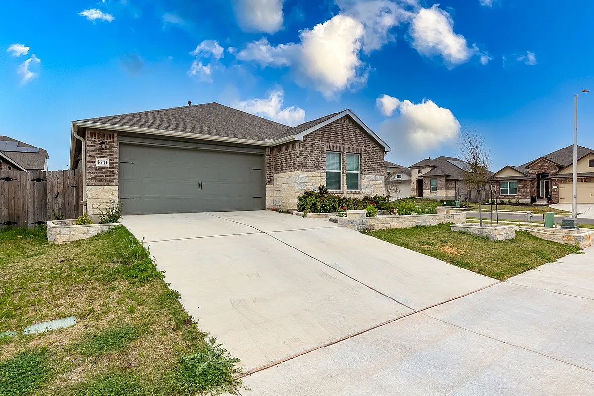 Building Photo - 1641 Catahoula Dr