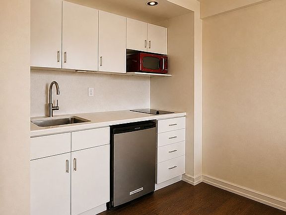 4th image of 320 E 42nd St APT 1717
