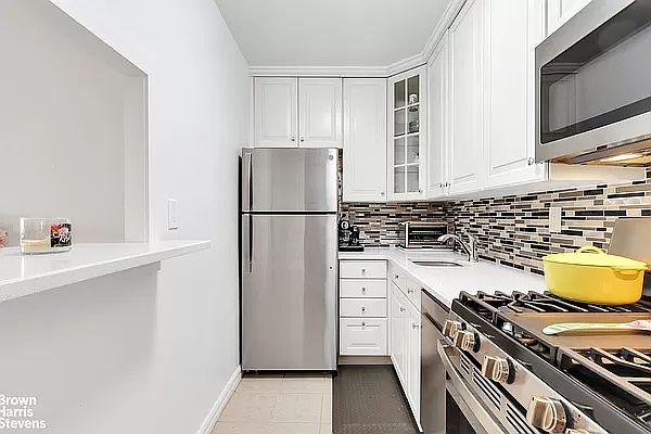 1st image of 520 E 72nd St APT 3P