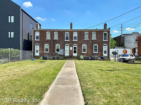 4th image of 536 W Town St #9052518