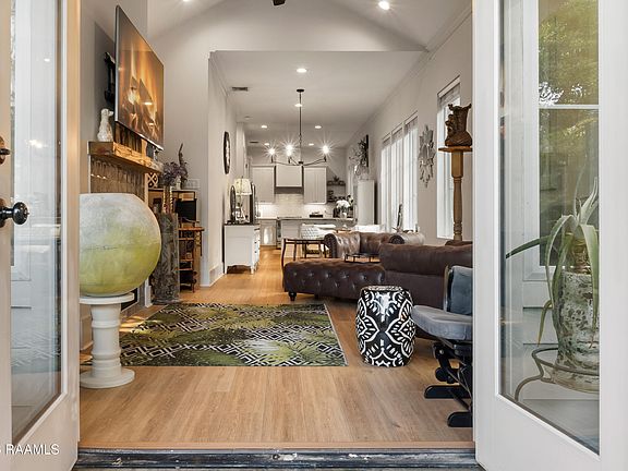 4th image of 325 Bacque Crescent Dr #A