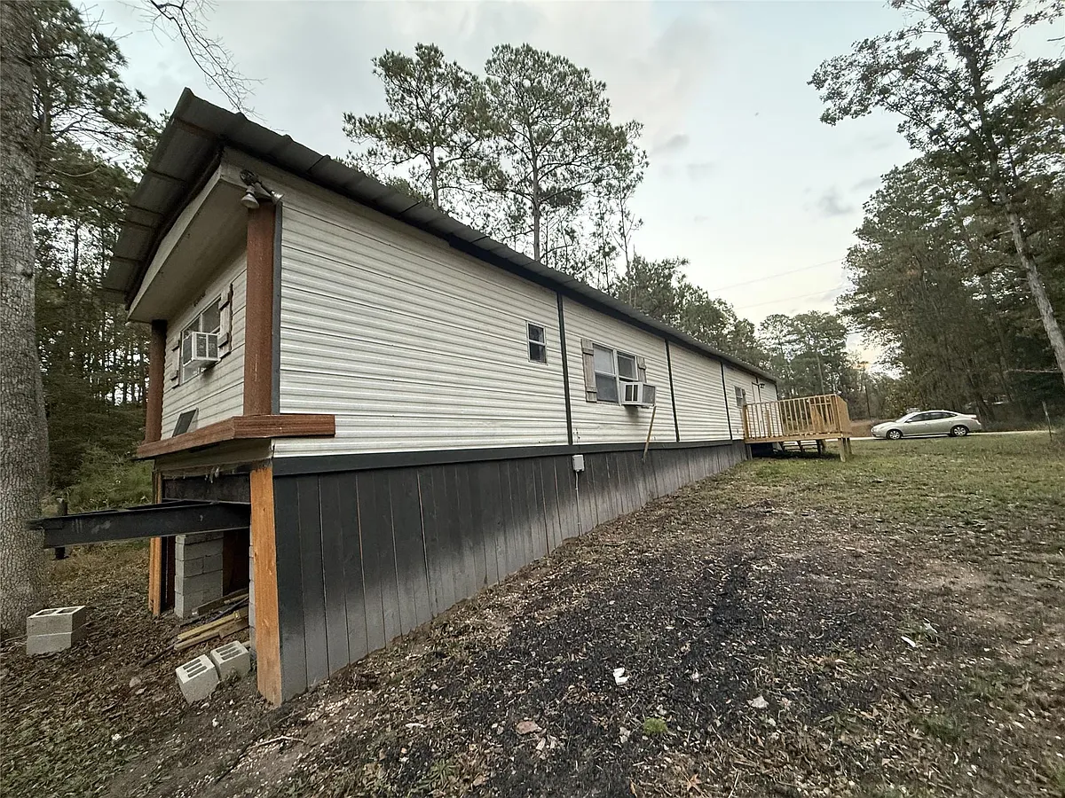 Building Photo - 279 White Oak Cir