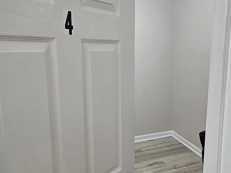 1733 N Fulton Ave — Photo 14