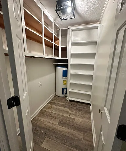 Walk in pantry
