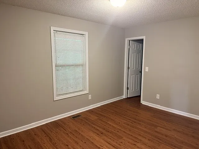 410 Lee St — Photo 8