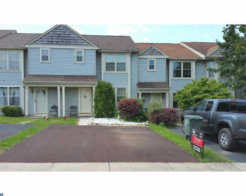 313 Kent Ln photo 1