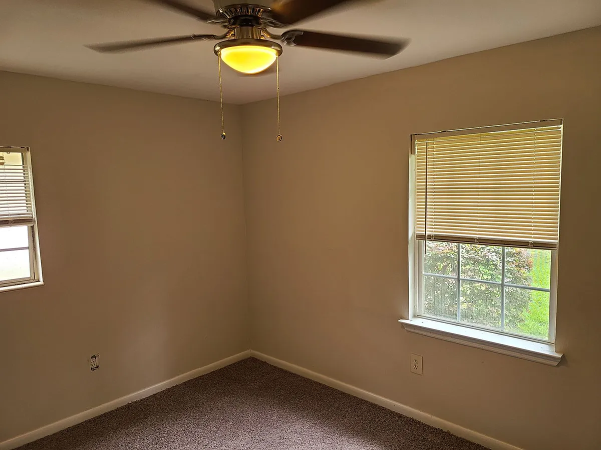 Building Photo - 2112 Melanie Dr