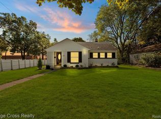 2896 Dorchester Rd, Birmingham, MI 48009
