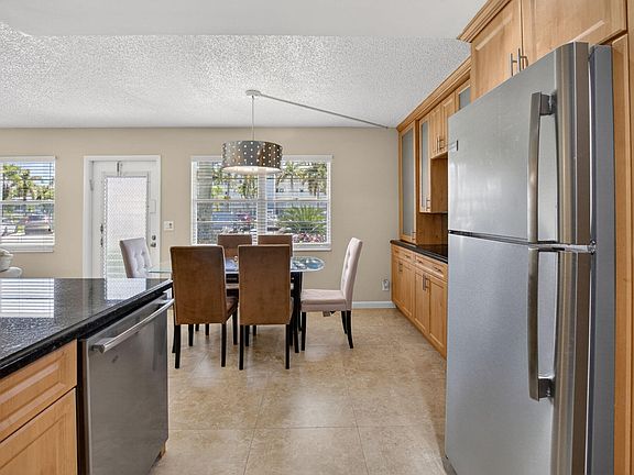 3rd image of 1027 Yarmouth Drive #B