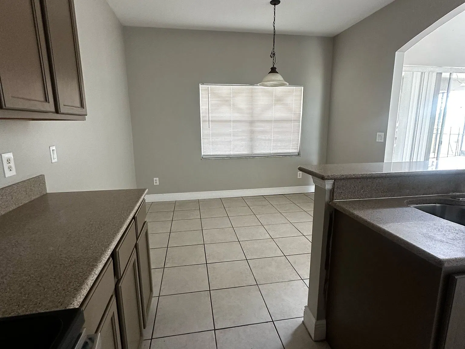 4 bed, 2.5 bath, 2528 sqft, $3,000 — Photo 4