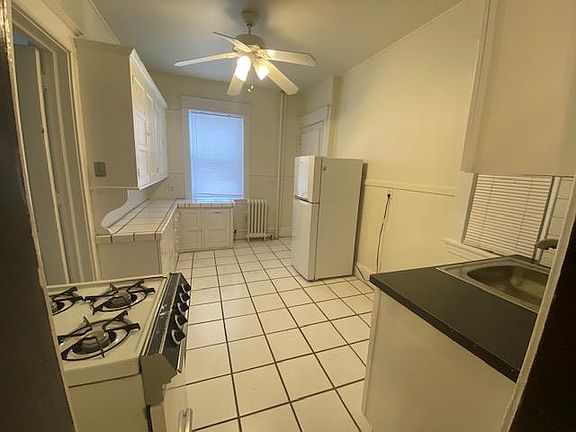 3rd image of 712 W Franklin Ave #12