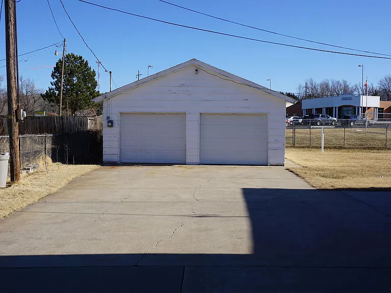 313 E Grandview Dr — Photo 2