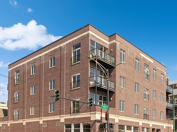 2nd image of 500 N Damen Ave APT 305
