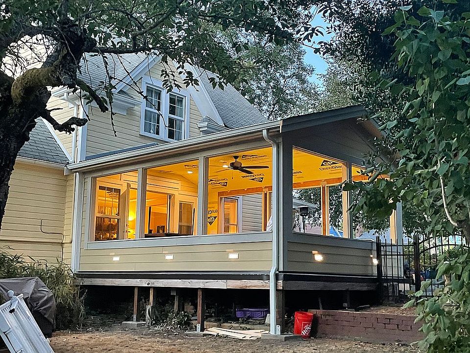 2nd image of 1004 N Adams St