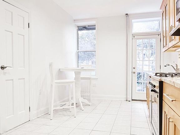 4th image of 99 Wyckoff St APT 1R