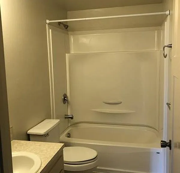 703 Broadway St #4 — Photo 21